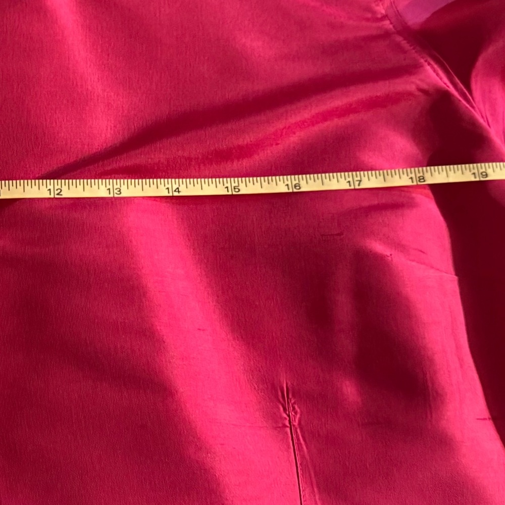 Chico’s Vibrant Pink 100% Silk Blouse - Jacket Size 2 EUC - Picture 3 of 10